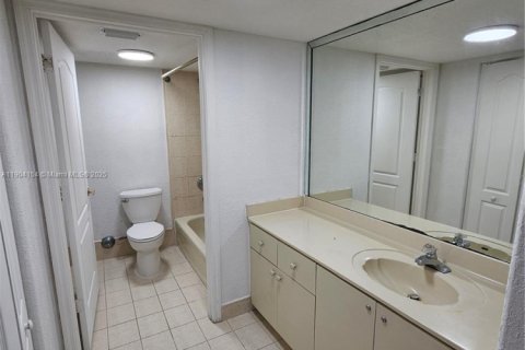 Снять в аренду таунхаус в Хайалиа Гарденс, Флорида 3 спальни, 110.55м2, № 1955355 - фото 10