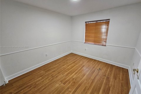 Снять в аренду таунхаус в Хайалиа Гарденс, Флорида 3 спальни, 110.55м2, № 1955355 - фото 5