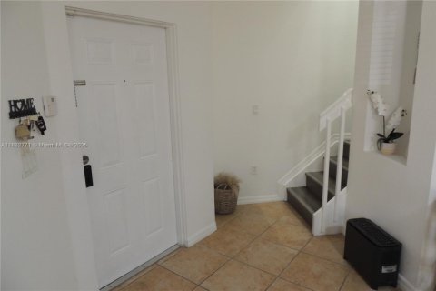 Condo in Doral, Florida, 2 bedrooms  № 1931958 - photo 11