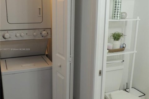 Condo in Doral, Florida, 2 bedrooms  № 1931958 - photo 8