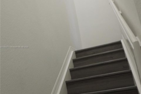 Condo in Doral, Florida, 2 bedrooms  № 1931958 - photo 12