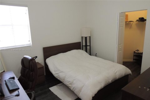 Condo in Doral, Florida, 2 bedrooms  № 1931958 - photo 13