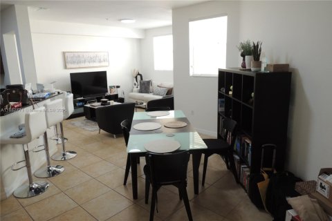 Condo in Doral, Florida, 2 bedrooms  № 1931958 - photo 7