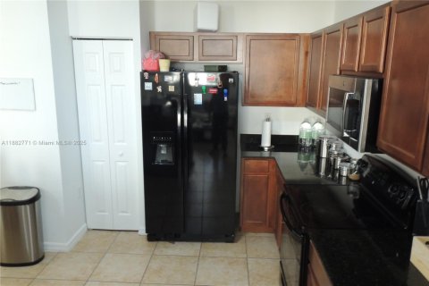 Condo in Doral, Florida, 2 bedrooms  № 1931958 - photo 4