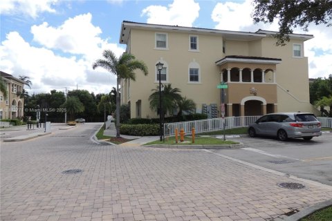 Condo in Doral, Florida, 2 bedrooms  № 1931958 - photo 21