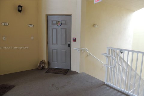 Condo in Doral, Florida, 2 bedrooms  № 1931958 - photo 20