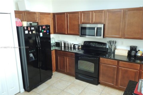 Condo in Doral, Florida, 2 bedrooms  № 1931958 - photo 5