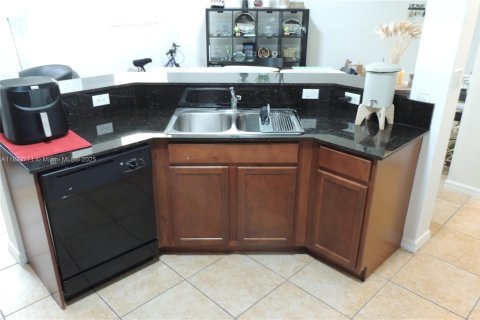 Condo in Doral, Florida, 2 bedrooms  № 1931958 - photo 6