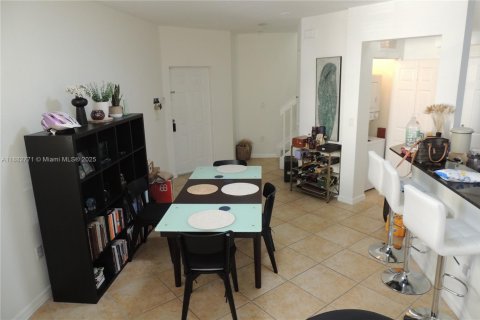 Condo in Doral, Florida, 2 bedrooms  № 1931958 - photo 10