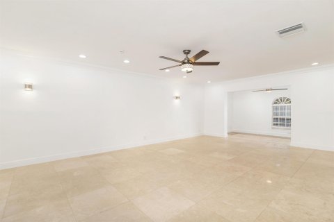 Casa en venta en West Palm Beach, Florida, 5 dormitorios, 368.08 m2 № 2082500 - foto 7