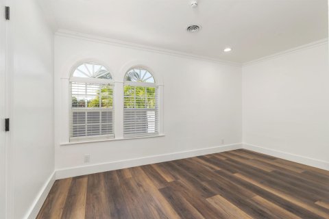 Casa en venta en West Palm Beach, Florida, 5 dormitorios, 368.08 m2 № 2082500 - foto 20