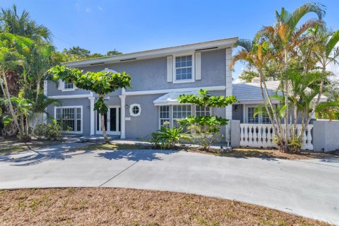 Casa en venta en West Palm Beach, Florida, 5 dormitorios, 368.08 m2 № 2082500 - foto 3