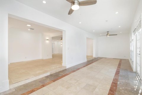 Casa en venta en West Palm Beach, Florida, 5 dormitorios, 368.08 m2 № 2082500 - foto 11