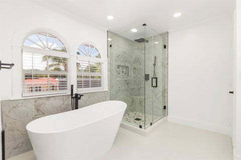 Casa en venta en West Palm Beach, Florida, 5 dormitorios, 368.08 m2 № 2082500 - foto 19