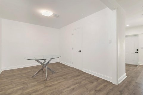 Casa en venta en West Palm Beach, Florida, 5 dormitorios, 368.08 m2 № 2082500 - foto 29