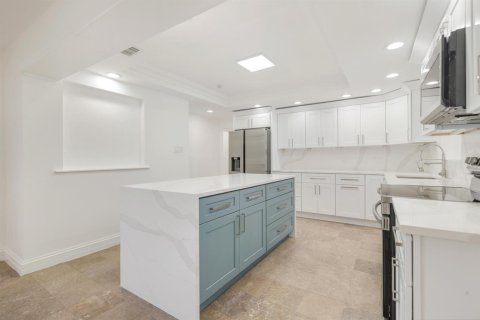 Casa en venta en West Palm Beach, Florida, 5 dormitorios, 368.08 m2 № 2082500 - foto 15
