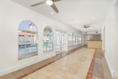 Casa en venta en West Palm Beach, Florida, 5 dormitorios, 368.08 m2 № 2082500 - foto 9