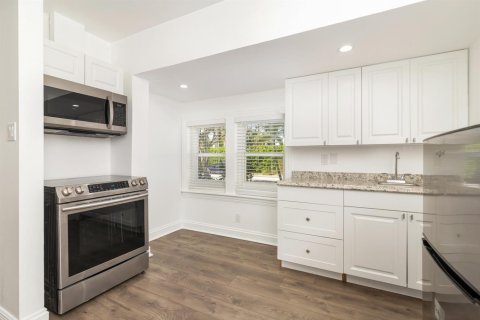 Casa en venta en West Palm Beach, Florida, 5 dormitorios, 368.08 m2 № 2082500 - foto 27