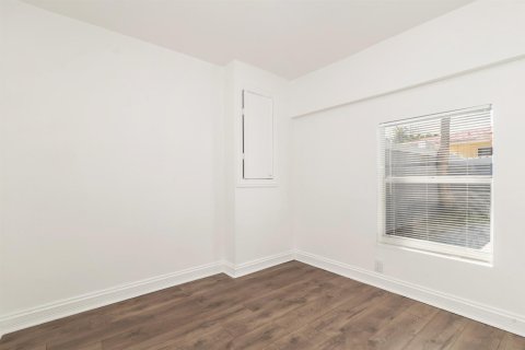 Casa en venta en West Palm Beach, Florida, 5 dormitorios, 368.08 m2 № 2082500 - foto 30