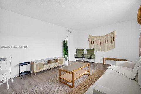 Снять в аренду квартиру в Норт-Майами, Флорида 1 спальня, 69.68м2, № 1921558 - фото 23