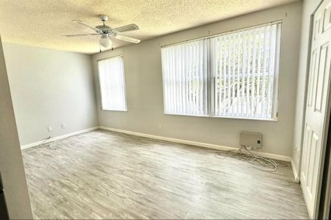 Condo in Clearwater, Florida, 2 bedrooms № 2108160 - photo 10