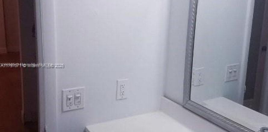 Condo à Miami, Floride, 2 chambres № 1960094
