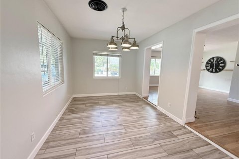 Villa ou maison à louer à Orlando, Floride: 2 chambres, 140.56 m2 № 2376825 - photo 5