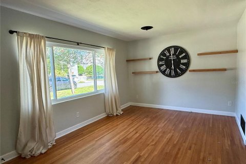 Villa ou maison à louer à Orlando, Floride: 2 chambres, 140.56 m2 № 2376825 - photo 2