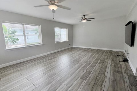 Villa ou maison à louer à Orlando, Floride: 2 chambres, 140.56 m2 № 2376825 - photo 4