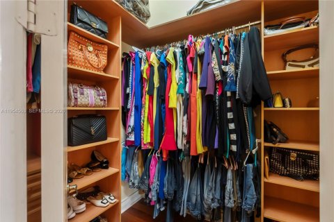 Casa en venta en Pembroke Pines, Florida, 4 dormitorios, 503.9 m2 № 2008378 - foto 10