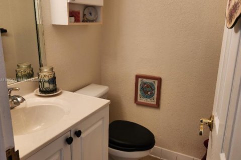 Condo in Hollywood, Florida, 1 bedroom  № 1683880 - photo 13