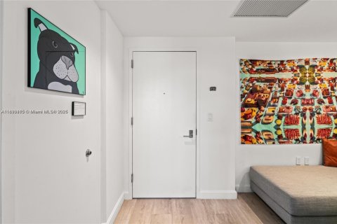 Condo in Miami, Florida, 2 bedrooms  № 1806123 - photo 2