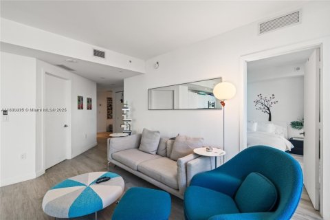 Condo in Miami, Florida, 2 bedrooms  № 1806123 - photo 8
