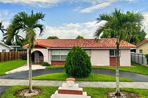 House in Miami, Florida 4 bedrooms, 183.2 sq.m. № 2037307