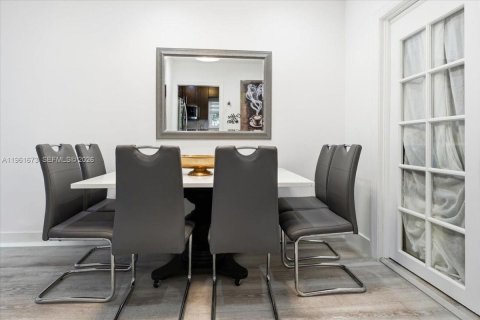 Villa ou maison à vendre à Miami, Floride: 3 chambres, 156.73 m2 № 2024050 - photo 19