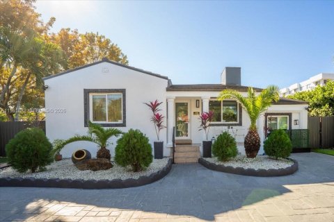 Villa ou maison à Miami, Floride 3 chambres, 156.73 m2 № 2024050