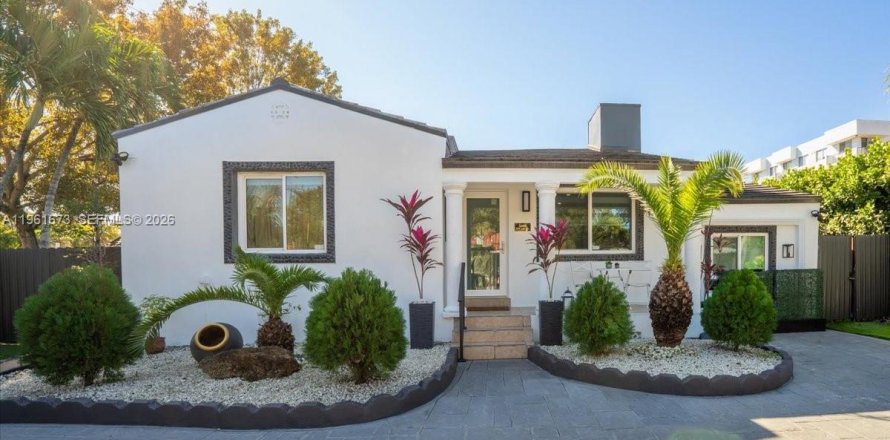 Villa ou maison à Miami, Floride 3 chambres, 156.73 m2 № 2024050