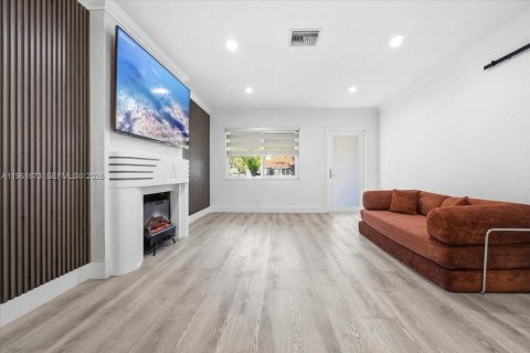 Villa ou maison à vendre à Miami, Floride: 3 chambres, 156.73 m2 № 2024050 - photo 13