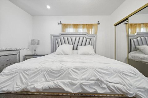 Villa ou maison à vendre à Miami, Floride: 3 chambres, 156.73 m2 № 2024050 - photo 30