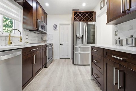 Villa ou maison à vendre à Miami, Floride: 3 chambres, 156.73 m2 № 2024050 - photo 21