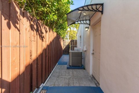 Villa ou maison à vendre à Miami, Floride: 3 chambres, 156.73 m2 № 2024050 - photo 28