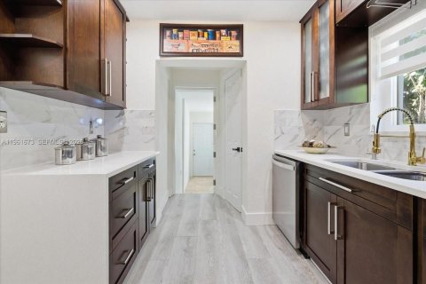 Villa ou maison à vendre à Miami, Floride: 3 chambres, 156.73 m2 № 2024050 - photo 23