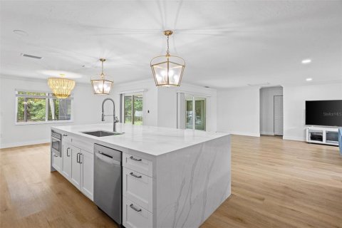 Villa ou maison à vendre à Bonita Springs, Floride: 3 chambres, 162.76 m2 № 1909044 - photo 12