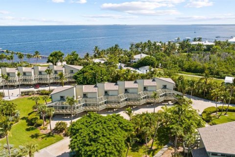Adosado en venta en Bokeelia, Florida, 2 dormitorios, 104.24 m2 № 1405087 - foto 1