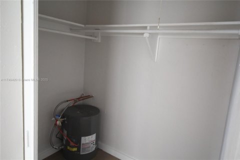 Appartement à louer à Opa-locka, Floride: 1 chambre, 1894.28 m2 № 1977190 - photo 15