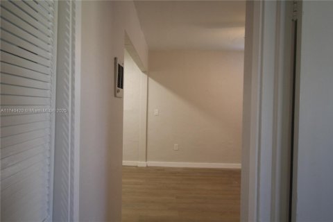 Appartement à louer à Opa-locka, Floride: 1 chambre, 1894.28 m2 № 1977190 - photo 11