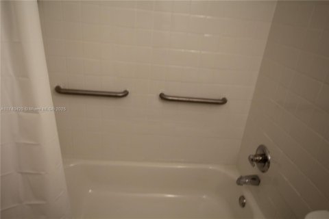 Appartement à louer à Opa-locka, Floride: 1 chambre, 1894.28 m2 № 1977190 - photo 9