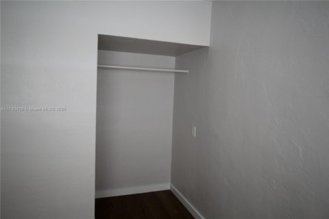 Appartement à louer à Opa-locka, Floride: 1 chambre, 1894.28 m2 № 1977190 - photo 12