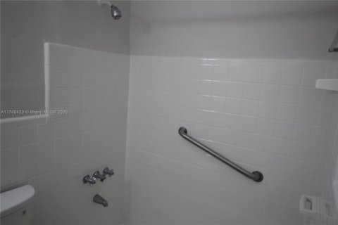 Appartement à louer à Opa-locka, Floride: 1 chambre, 1894.28 m2 № 1977190 - photo 13