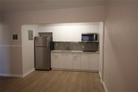 Appartement à louer à Opa-locka, Floride: 1 chambre, 1894.28 m2 № 1977190 - photo 1